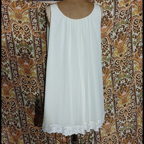 Vintage nightgown & robe peignoire set. Pale yellow. No jokes here. G… - Picture 12 of 15